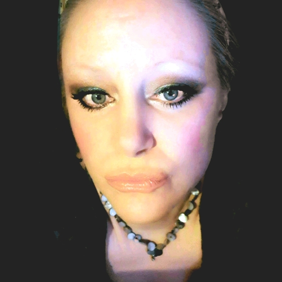 Meet your Posher, Jules - Picture 3 of 4